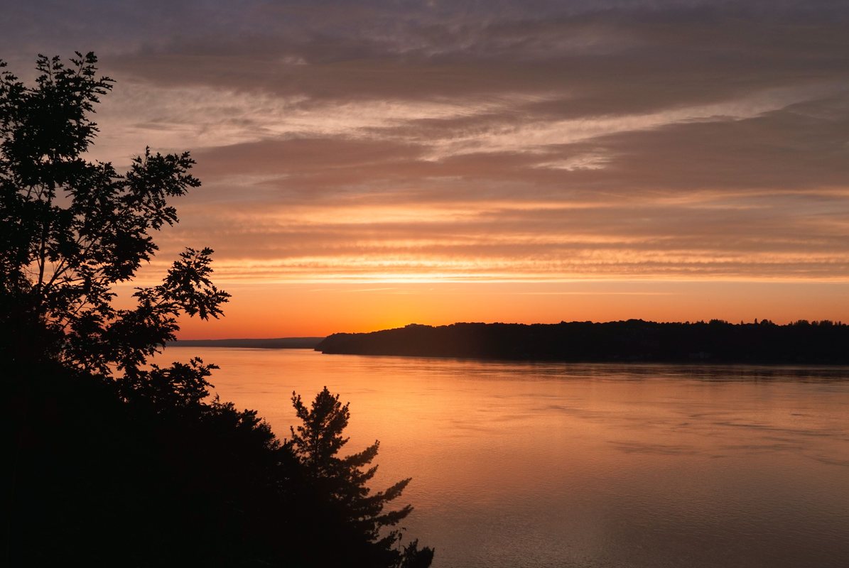Coucher de soleil sur le fleuve Saint-Laurent au Québec